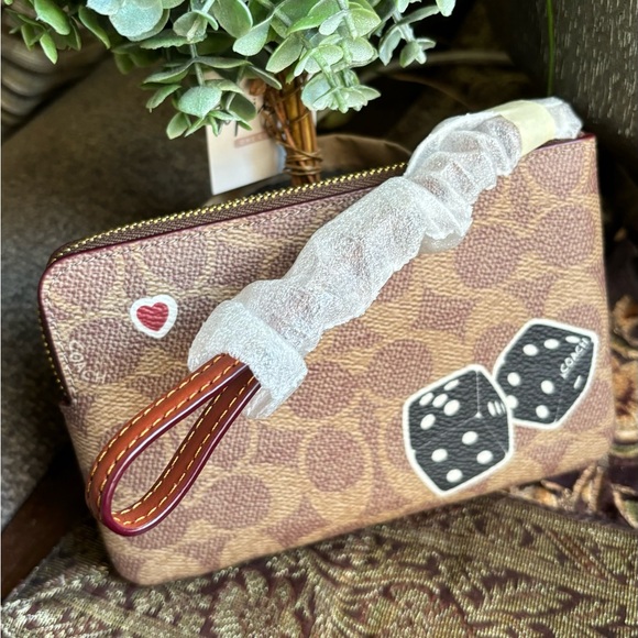 Authentic COACH signature Leather Dino Dice strawberry zip card wristlet π²π© - Picture 6 of 9